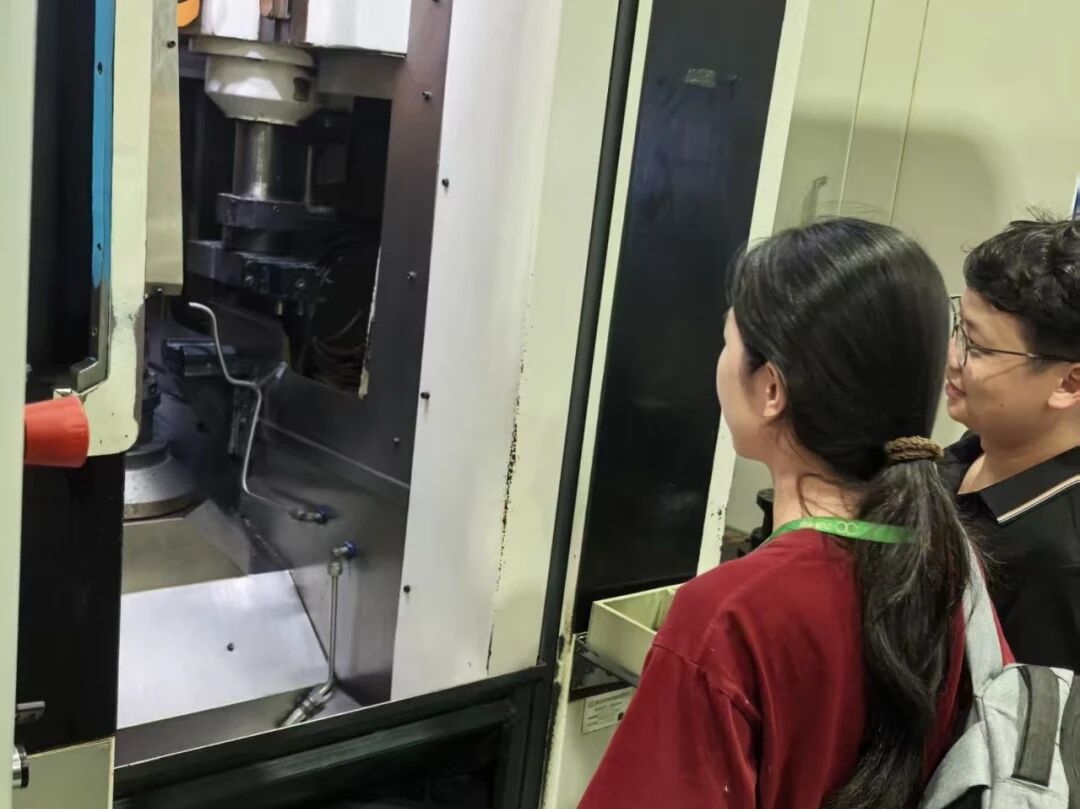 Kusunungura pfumo pamusoro peNhoroondo Nvh Hondo! Kukunda Hondo yeTechnical: Iyo Electric Drive Systems Team AIDS iyo yakabudirira kutanga kweDht4a